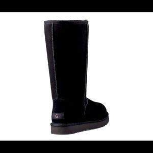 Y’all Black Ugg’s